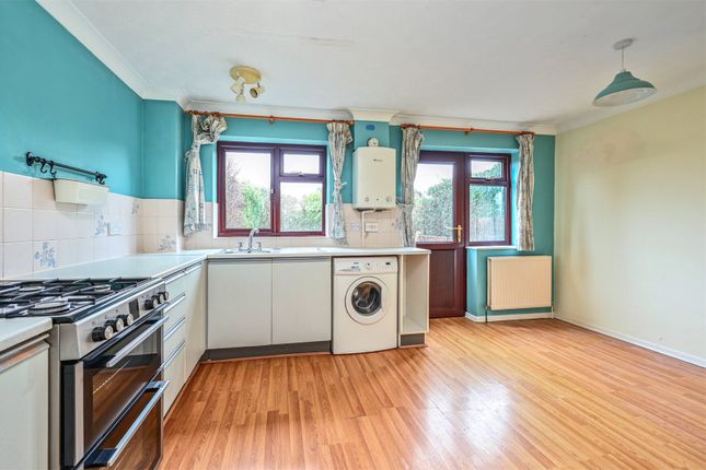 13, Burgess Close, Hook photo 3