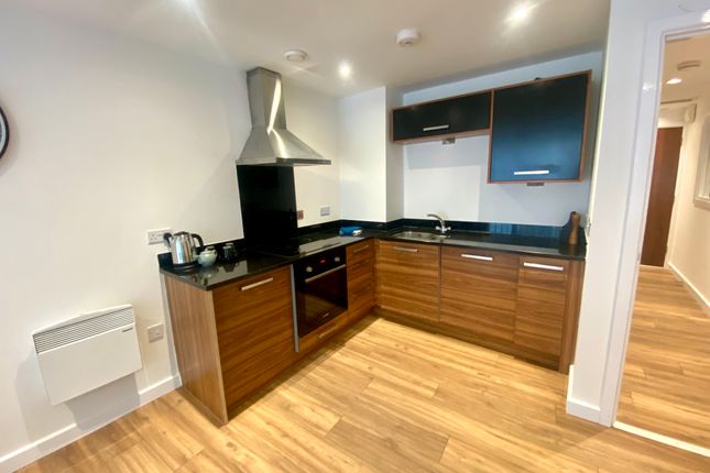 Flat to rent in Leeds Road, Bradford