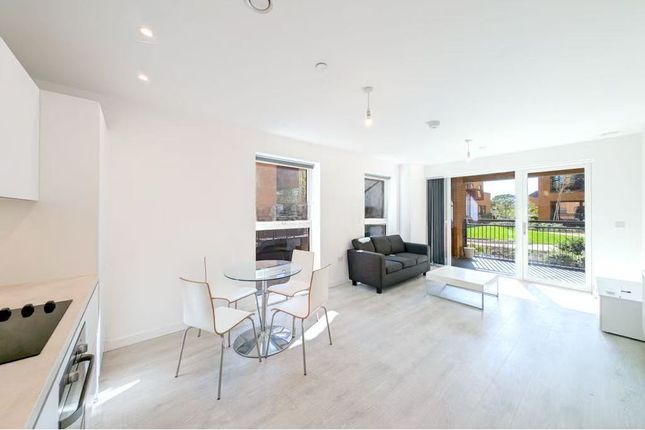 Flat 8, Tabbard Apartments, London photo 4