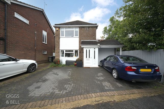 Thumbnail Detached house for sale in Rosewood Close, Luton, Bedfordshire