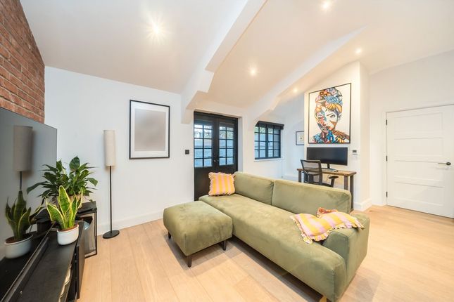 Flat 1, Chaucer House, 22-24, Caxton Road, London photo 3