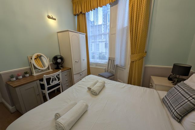 Flat A 11, Castletown Road, London photo 3