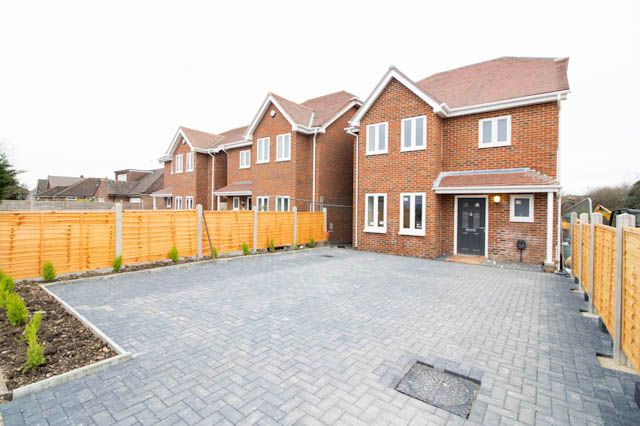 Thumbnail Detached house to rent in Lodge Road, Locks Heath, Southampton