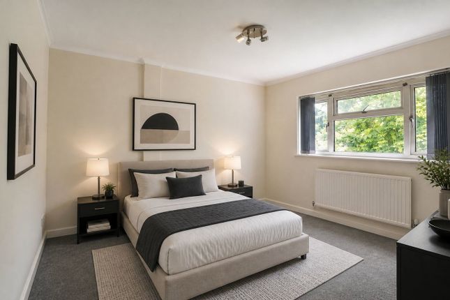 45, Imberhorne Lane, East Grinstead photo 3