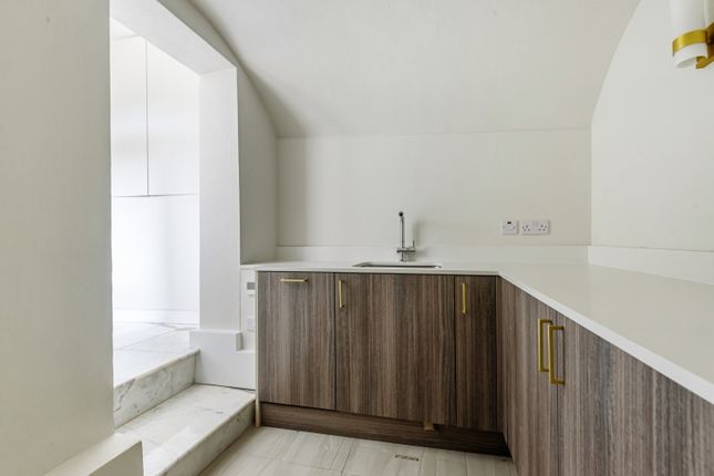 Flat to rent in Albion Street, London