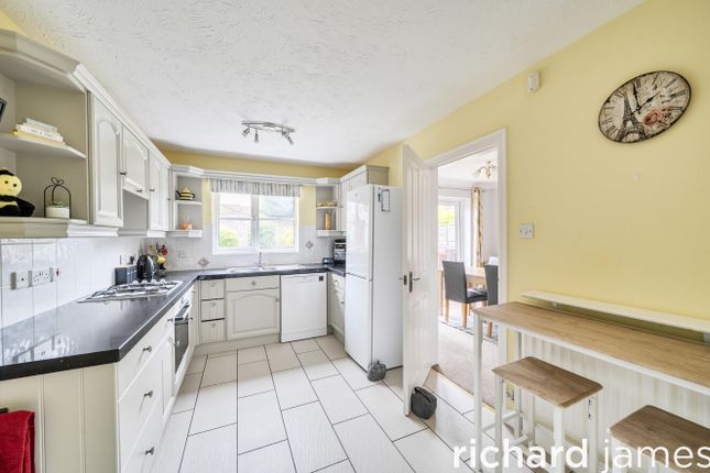 4, Thetford Way, Swindon photo 4