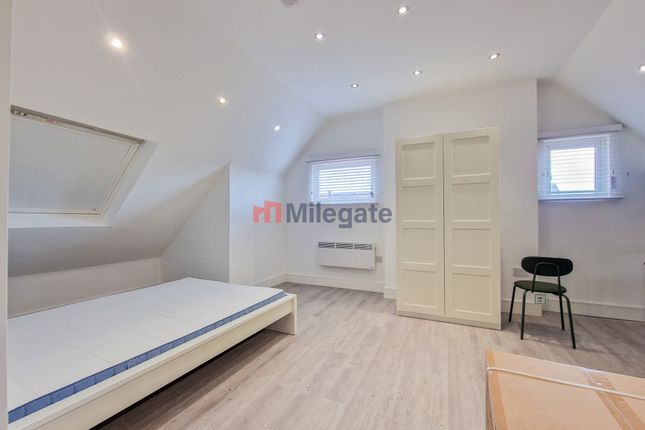 127, Cumberland Avenue, Southend-On-Sea photo 2