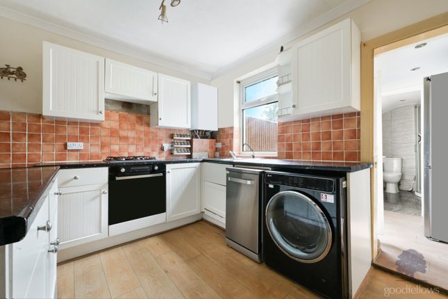 233, Tamworth Lane, Mitcham photo 5