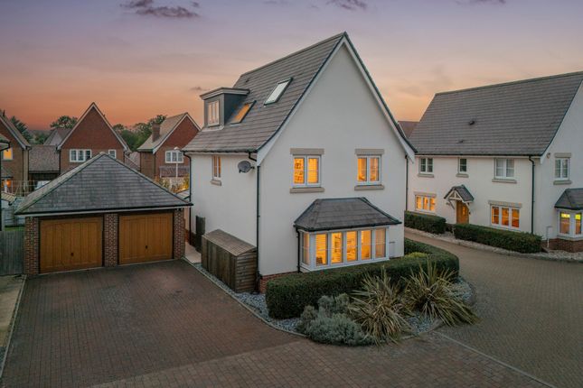 19 Culver Grove, Wokingham photo 2