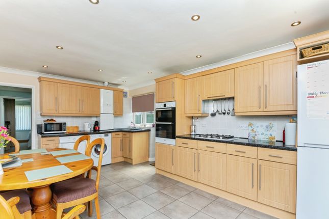 11, Tunstall Close, Clacton-on-Sea photo 4