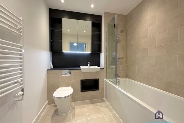 Shearwater Drive, London photo 3