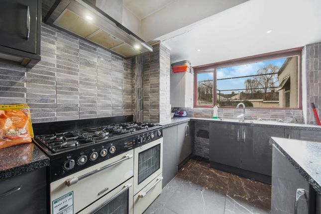 16 Osterley Gardens, Thornton Heath photo 4