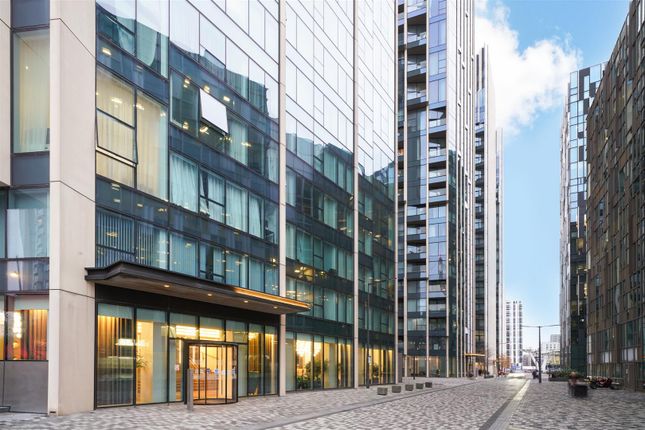 1-bed flat on Flat 902, 10, Cutter Lane, London, £520,000