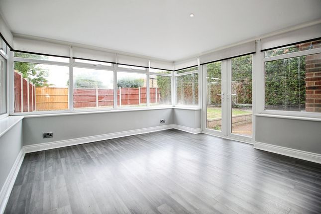 12, Springwell Court, Wakefield photo 4