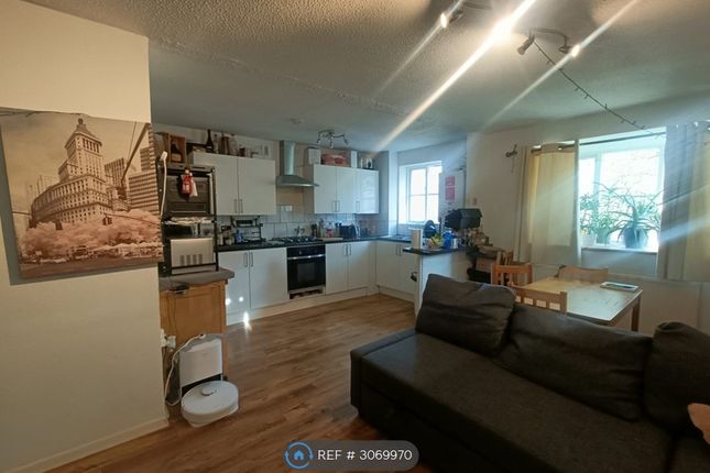 Flat, Warwick Gardens, London photo 5