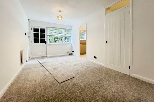 20, Tong Clough, Bolton photo 2