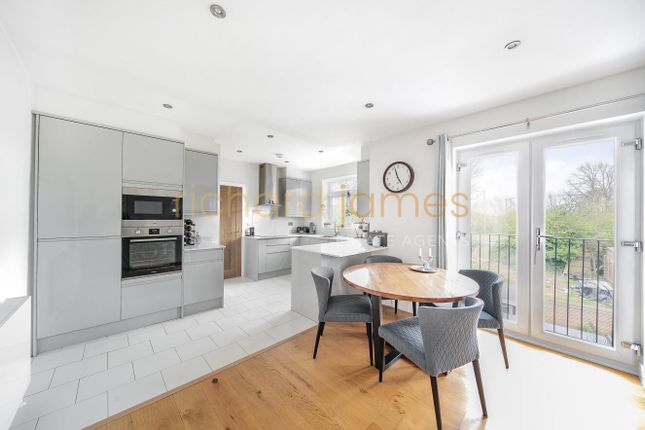 Flat for sale in Woodcroft Avenue, Mill Hill, London
