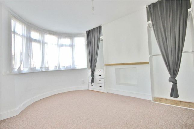 3A, River Gardens, Feltham photo 4
