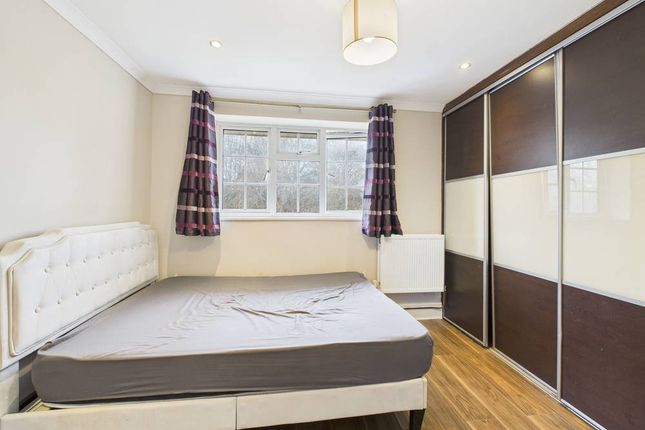 20, Farmers Road, Surrey photo 3