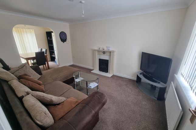 Flat to rent in Stirling Close, Corby