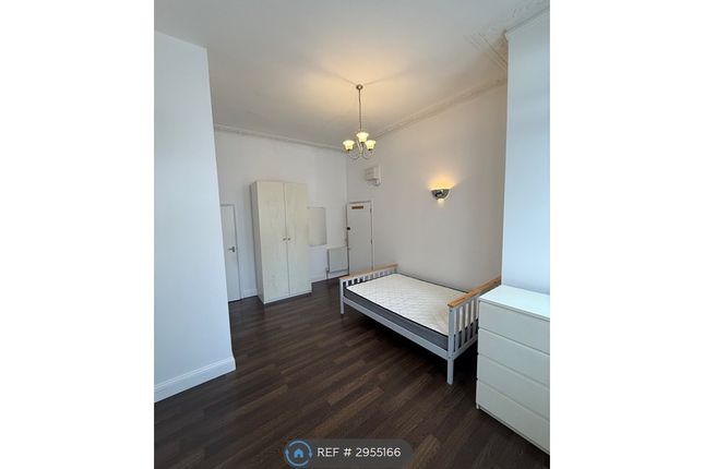 Flat, Westwell Road, London photo 4