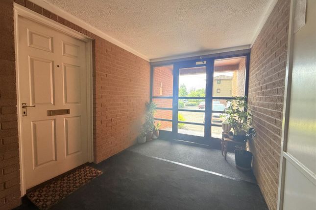 Flat 2, 3, Woodlands Court, Glasgow photo 2