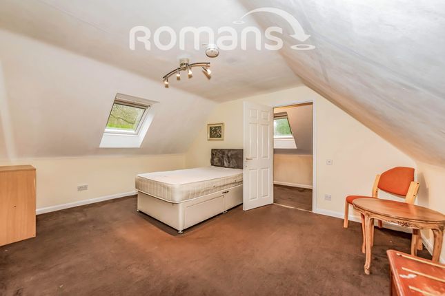 Room to rent in Alton Road, Farnham GU10