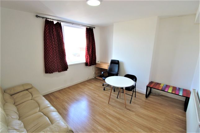 Thumbnail Flat to rent in Quinton Parade, Cheylesmore, Coventry