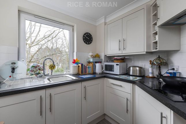 19 Connaught Court, Alma Road, Windsor photo 4