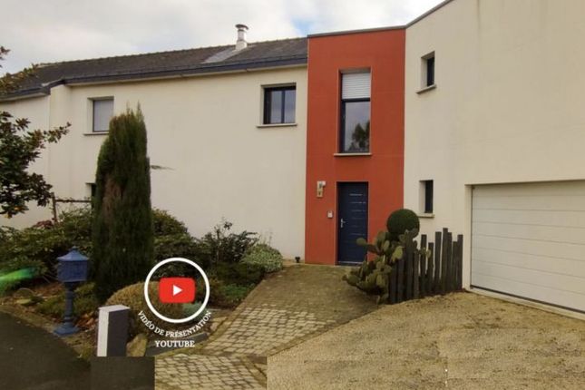 Detached house for sale in Chateaubriant, Pays-De-La-Loire, 44110, France