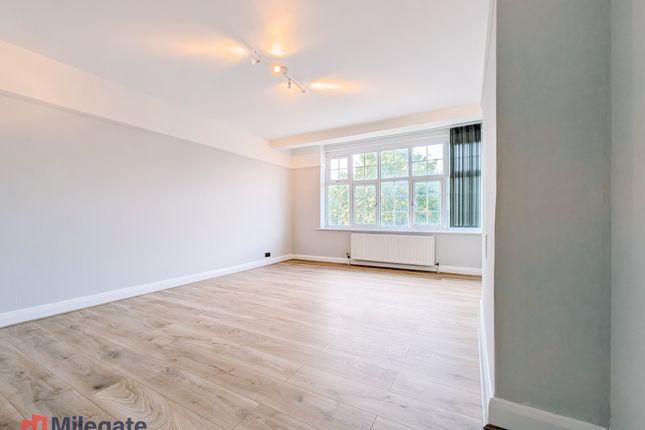 11, Wynash Gardens, Greater London photo 2