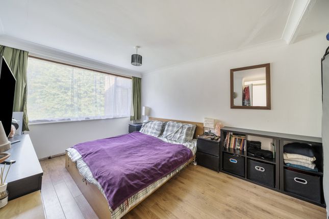 29, Tulip Court, Pinner photo 3