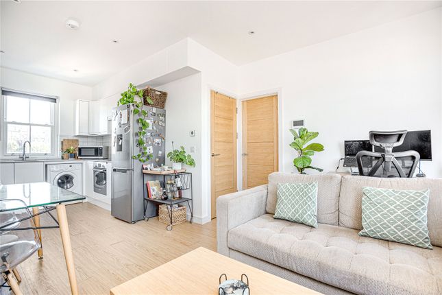 Thumbnail Flat to rent in Northcote Road, Between The Commons