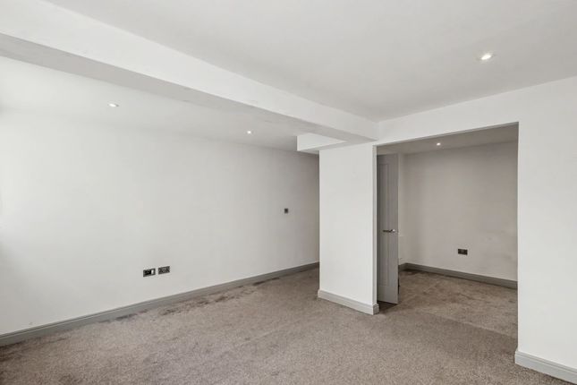 Apartment 5 L I V, George Street, Bradford, West Yorkshire, BD1 5AA photo 3