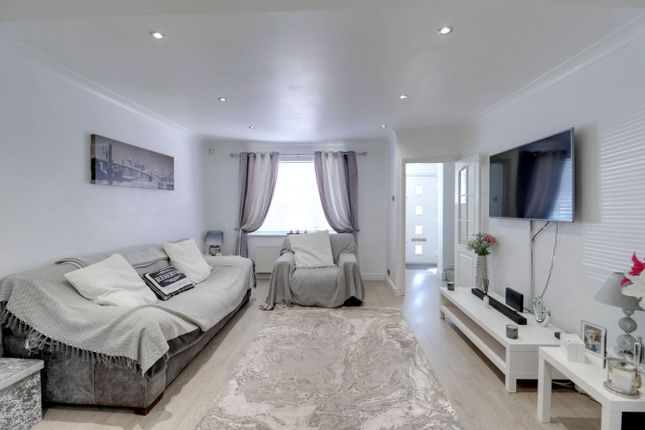 51, Ingrebourne Road, Rainham photo 5