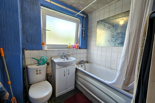 Flat for sale in Cape Close, Barking