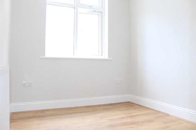Flat to rent in College Hill Road, Harrow