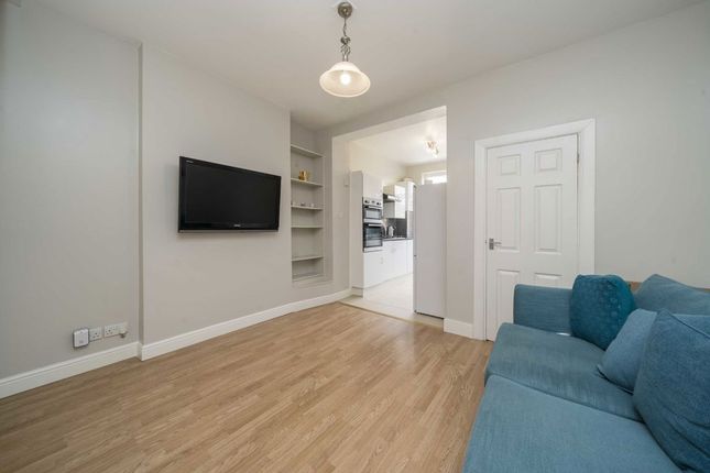 58, Cranmer Avenue, London photo 4