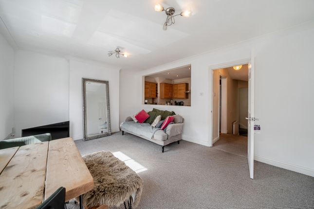 46a,, Baker Street, Weybridge photo 4