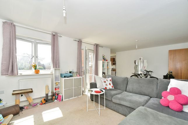 Flat 3, 1 Strouds Close - Old Town, Swindon photo 4