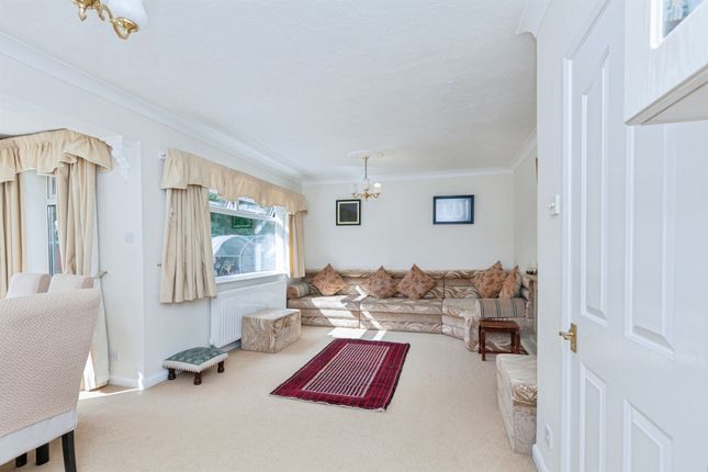 4, Walnut Close, LEICESTER photo 4