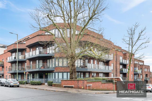 Thumbnail Flat to rent in West Heath Place, Golders Hill