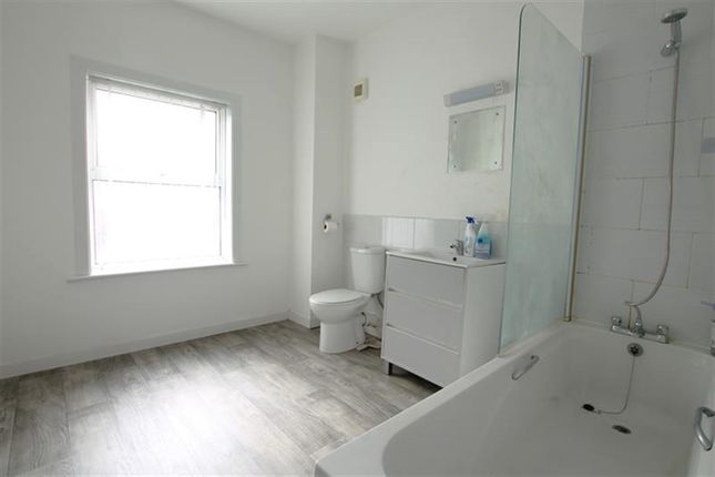 24, Blaydes Street, Hull photo 4