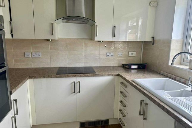 48, NIDEGGEN CLOSE, THATCHAM photo 3