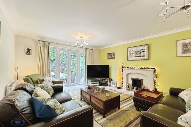 2, Oakmont Close, Congleton photo 3