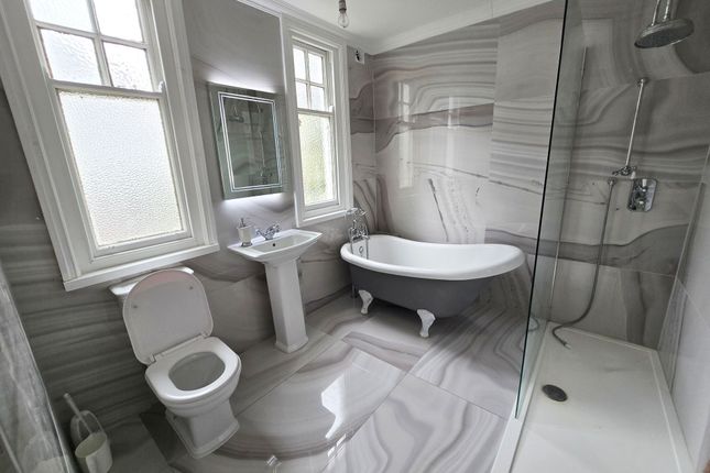 Bedroom 2 Ensuite