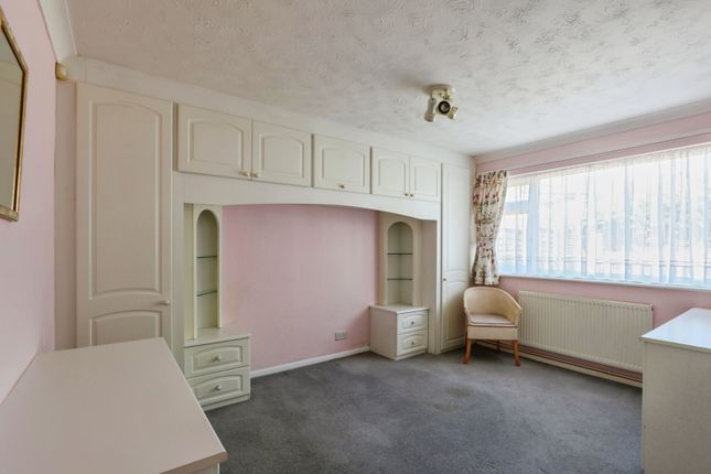 53, Halstock Crescent, Dorset photo 4