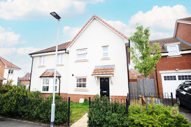 Thumbnail Semi-detached house for sale in Chapman Drive, Binfield, Berkshire