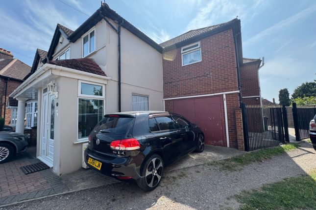 Sutton Square, Hounslow, Tw5 0Jb