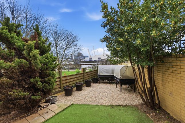 12 Jamestown Way, London photo 3